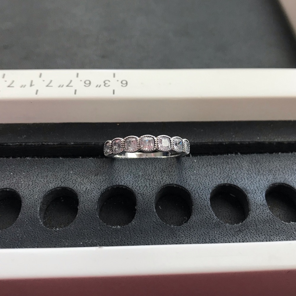 Pandora Alluring Cushion ring